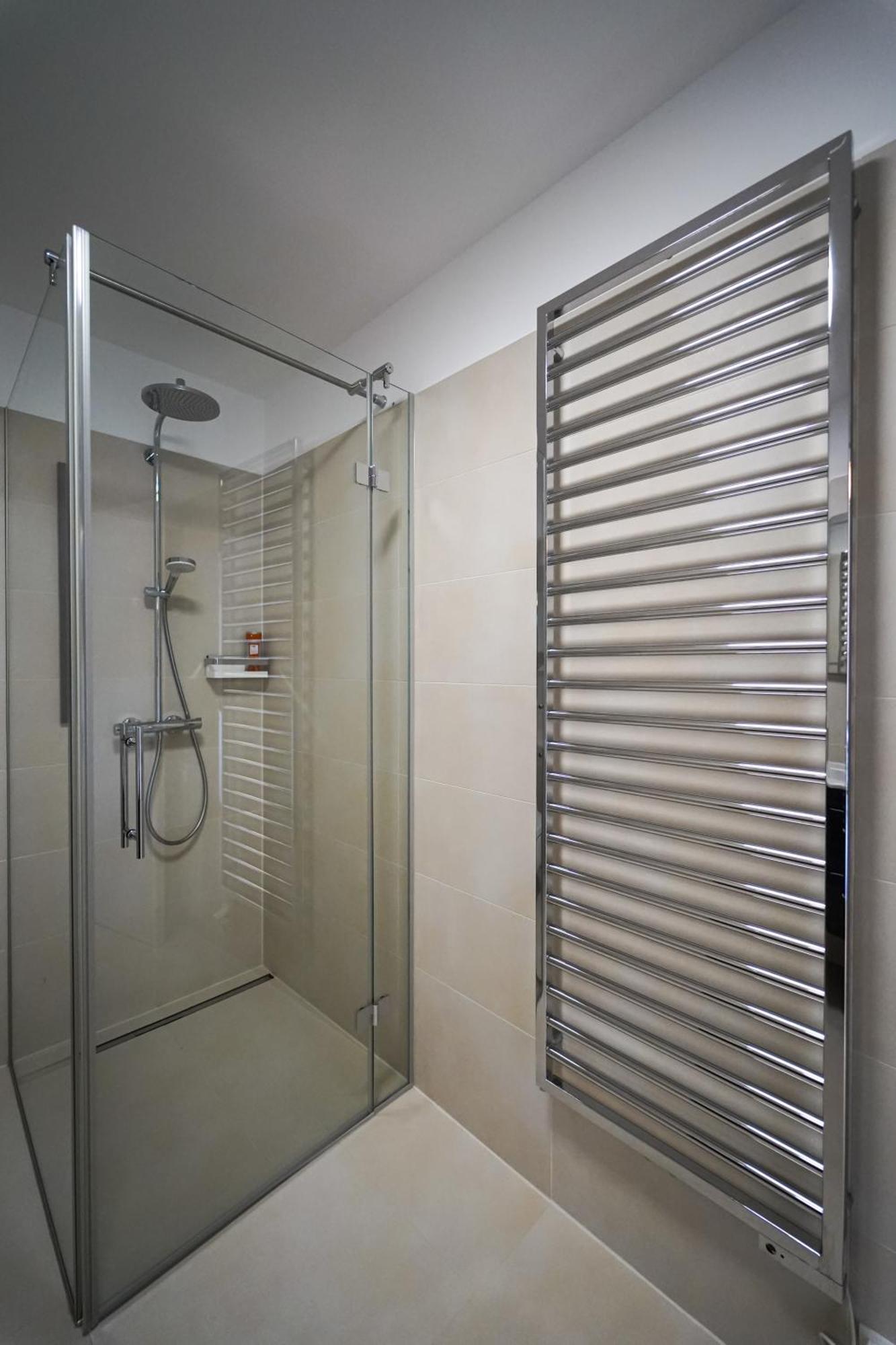 וינה Modern Stylish Design Apartment With Free Parking Emily מראה חיצוני תמונה